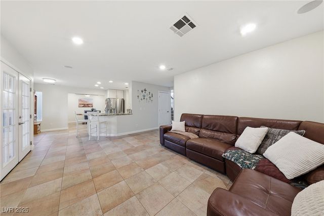 9429 Abalone Way, Las Vegas, NV 89117