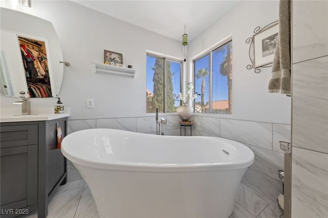 9429 Abalone Way, Las Vegas, NV 89117