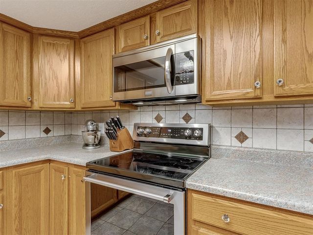 2010 Bonnycastle Lane, Yukon, OK 73099