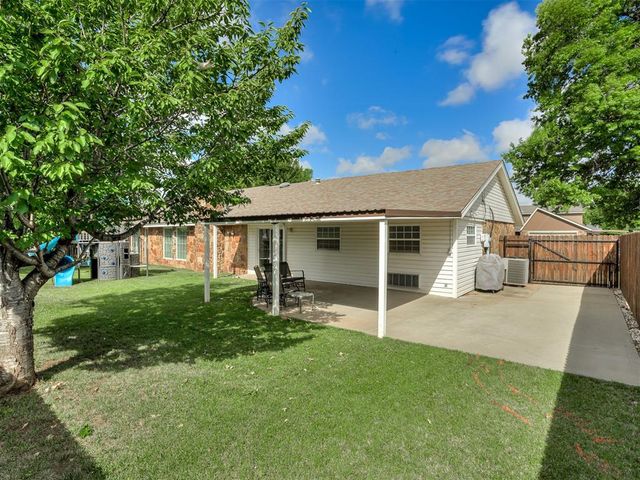 2010 Bonnycastle Lane, Yukon, OK 73099