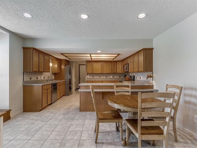2010 Bonnycastle Lane, Yukon, OK 73099
