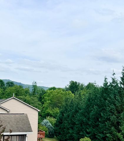 2830 Mystique CT, Roanoke, VA 24012
