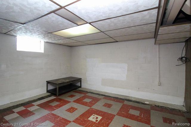 7907 W Morrow Circle, Dearborn, MI 48126