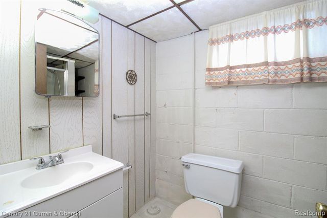 7907 W Morrow Circle, Dearborn, MI 48126