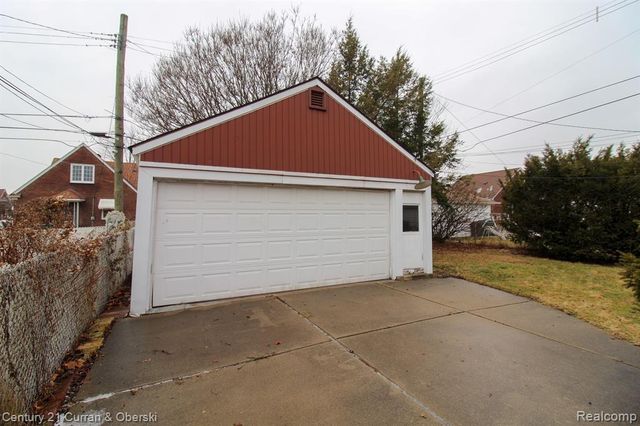 7907 W Morrow Circle, Dearborn, MI 48126