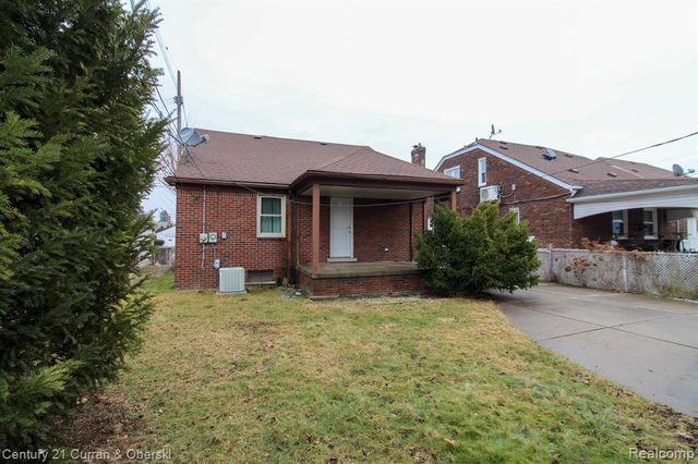 7907 W Morrow Circle, Dearborn, MI 48126