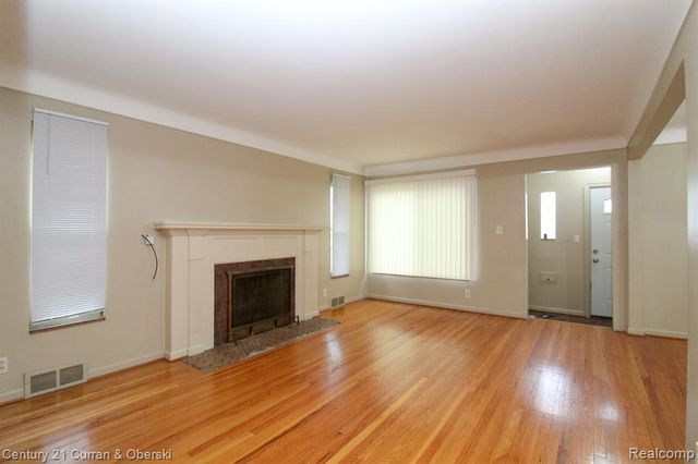 7907 W Morrow Circle, Dearborn, MI 48126