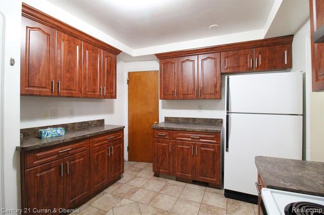 7907 W Morrow Circle, Dearborn, MI 48126