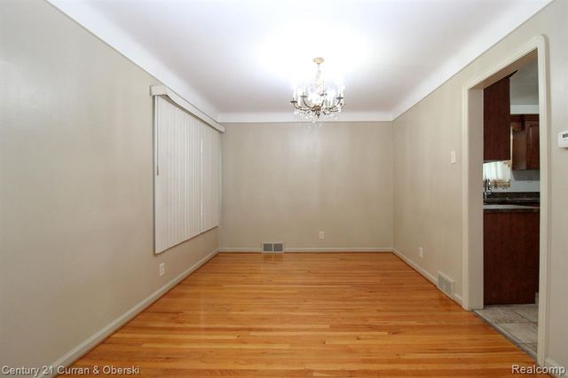 7907 W Morrow Circle, Dearborn, MI 48126