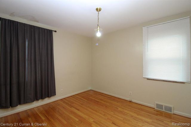 7907 W Morrow Circle, Dearborn, MI 48126
