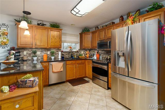 19 Chelsea Road, Collinsville, IL 62234