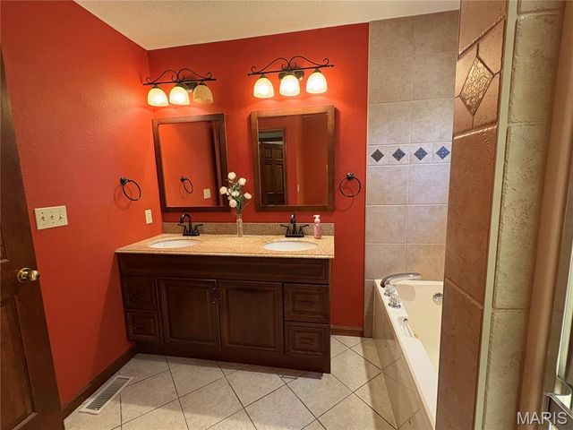 19 Chelsea Road, Collinsville, IL 62234