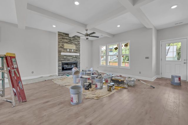 160 Leitrim Dr, Clarksville, TN 37042