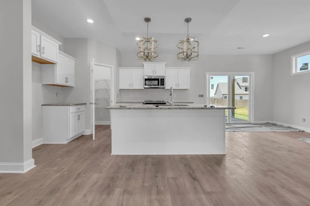 160 Leitrim Dr, Clarksville, TN 37042