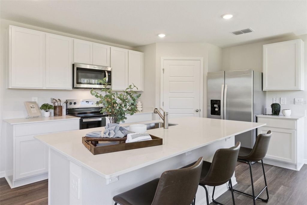 Image 13 of property listing at 219 AMBERWOOD WAY, Umatilla, FL 32784