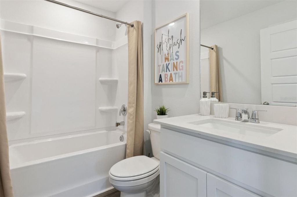 Image 26 of property listing at 219 AMBERWOOD WAY, Umatilla, FL 32784