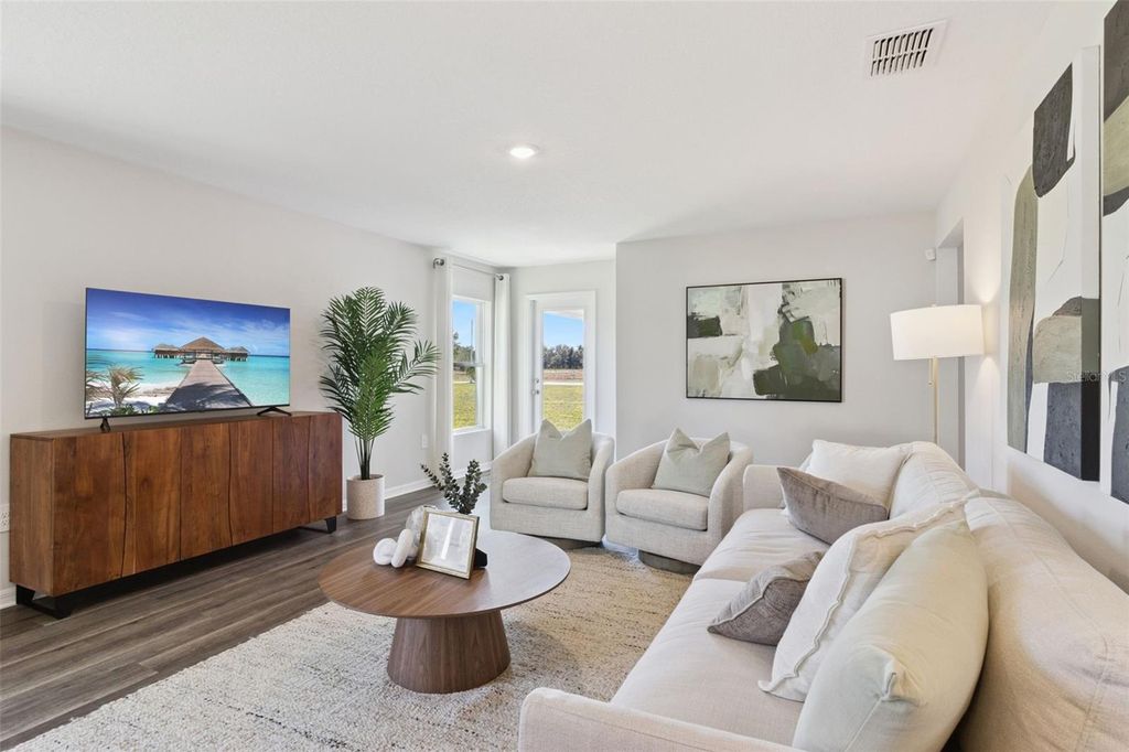 Image 6 of property listing at 219 AMBERWOOD WAY, Umatilla, FL 32784