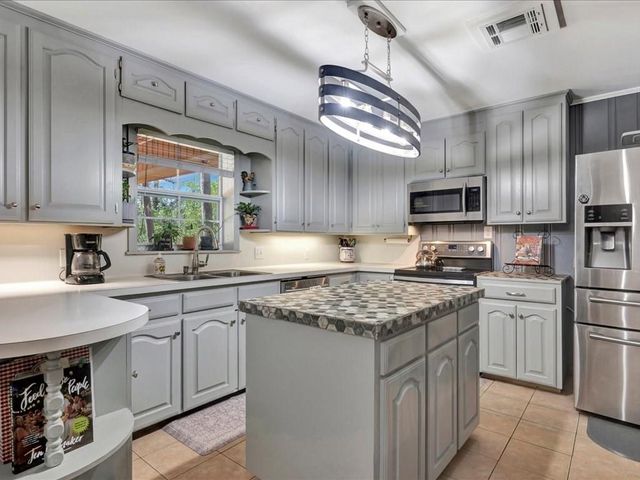 1408 N Broadmoor Drive, Lufkin, TX 75904