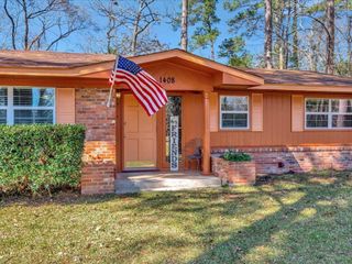 1408 N Broadmoor Drive, Lufkin, TX 75904