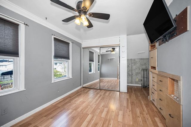 5 Ready Ave, Lowell, MA 01854