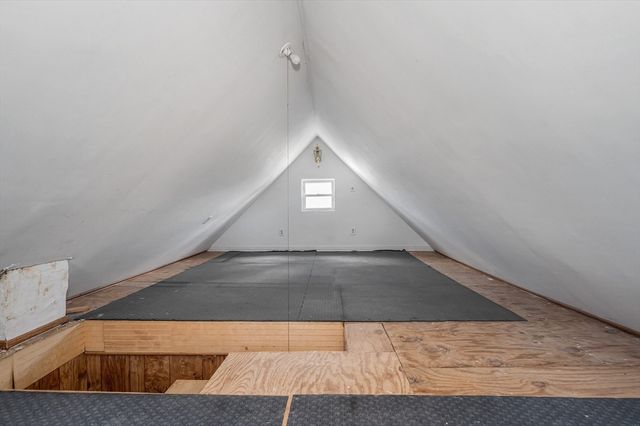 5 Ready Ave, Lowell, MA 01854
