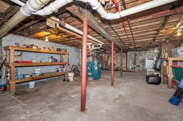 5 Ready Ave, Lowell, MA 01854