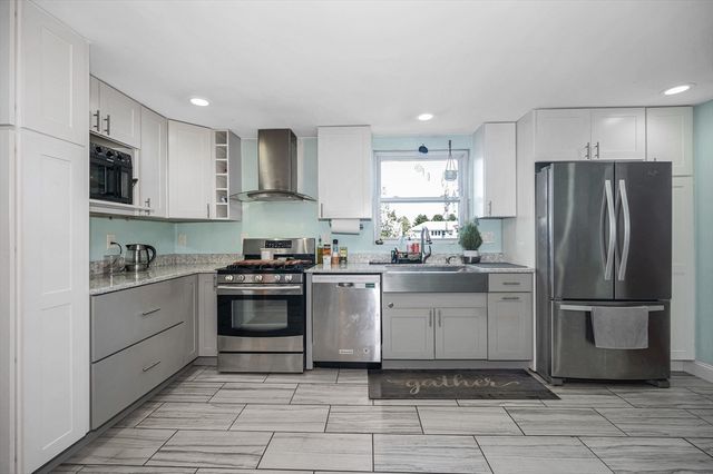 5 Ready Ave, Lowell, MA 01854