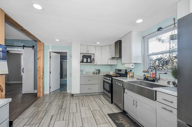 5 Ready Ave, Lowell, MA 01854