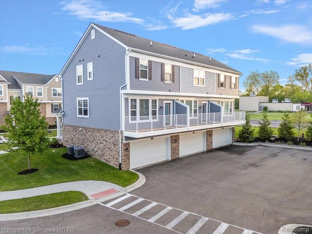 4953 Treeside Lane, Troy, MI 48098