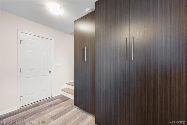 4953 Treeside Lane, Troy, MI 48098