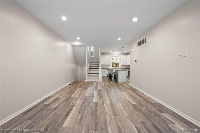 4953 Treeside Lane, Troy, MI 48098