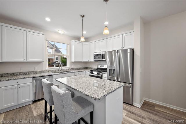 4953 Treeside Lane, Troy, MI 48098