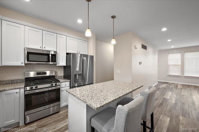 4953 Treeside Lane, Troy, MI 48098