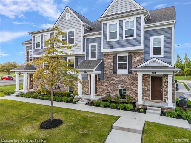 4953 Treeside Lane, Troy, MI 48098