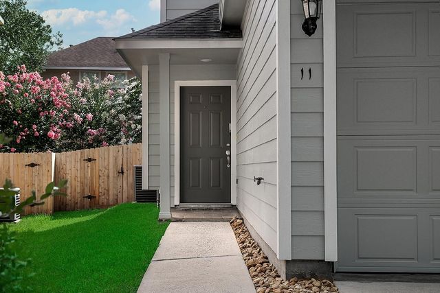 11 Scenic Brook Court, The Woodlands, TX 77382