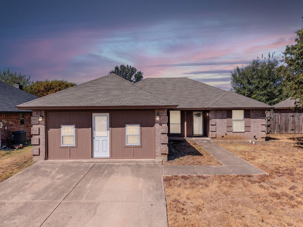204 Troxell Boulevard, Rhome, TX 76078 — exterior