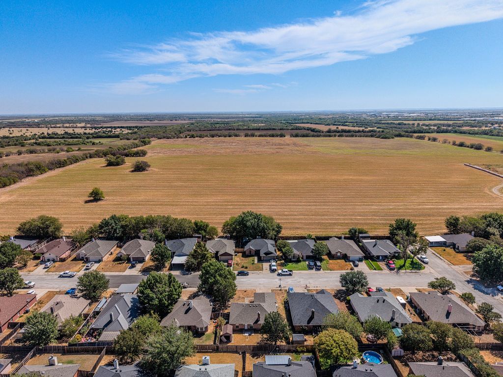 204 Troxell Boulevard, Rhome, TX 76078 — photo 2