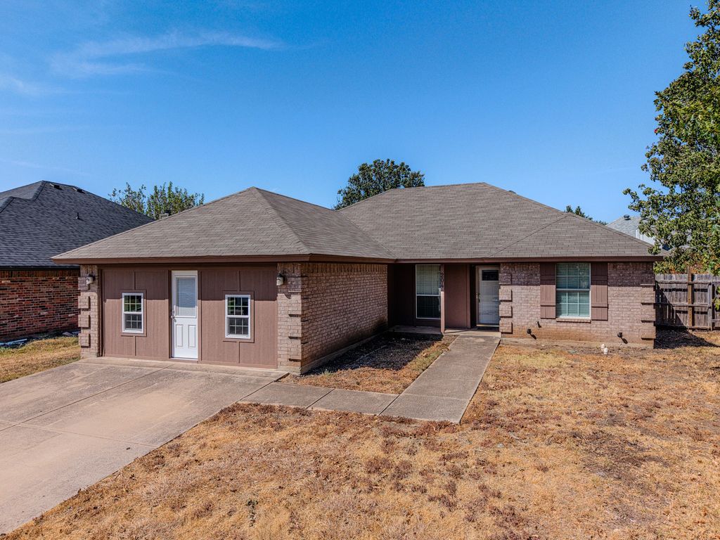 204 Troxell Boulevard, Rhome, TX 76078 — photo 4