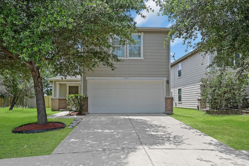 7507 Cypress Edge Drive, Cypress, TX 77433