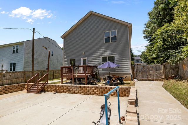 822 Lakehill Road, Charlotte, NC 28214