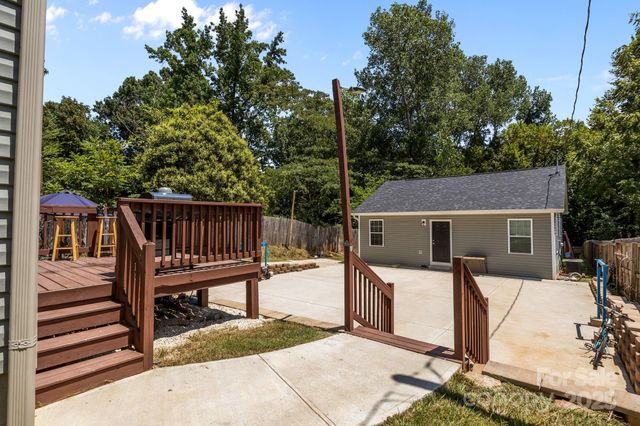 822 Lakehill Road, Charlotte, NC 28214