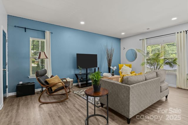 822 Lakehill Road, Charlotte, NC 28214