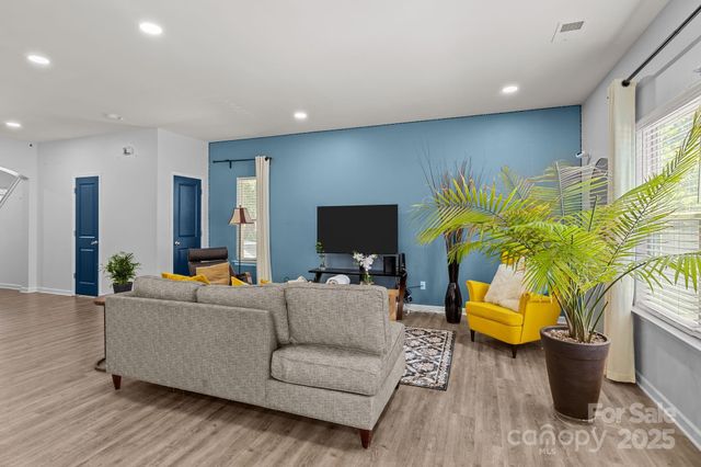 822 Lakehill Road, Charlotte, NC 28214