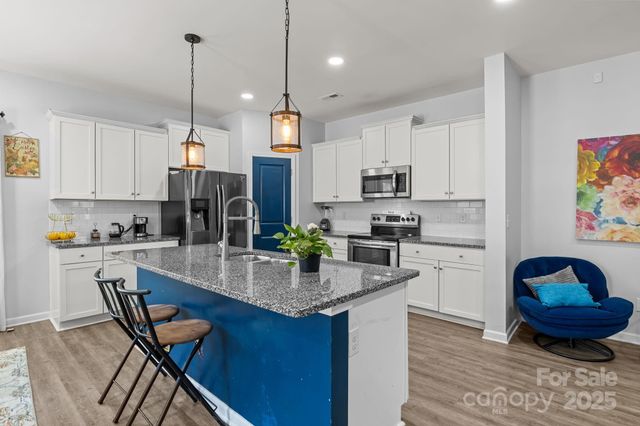 822 Lakehill Road, Charlotte, NC 28214