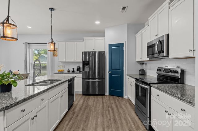 822 Lakehill Road, Charlotte, NC 28214