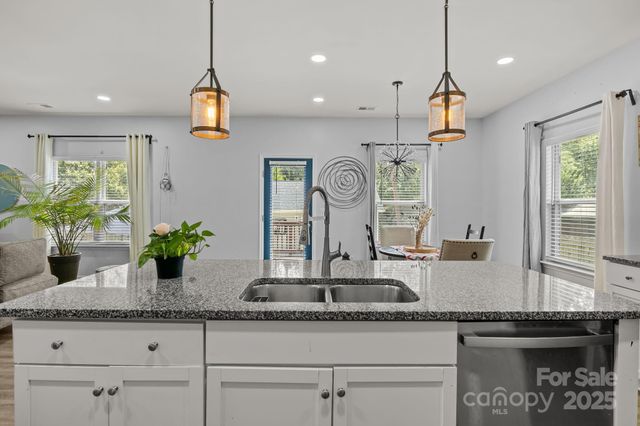 822 Lakehill Road, Charlotte, NC 28214