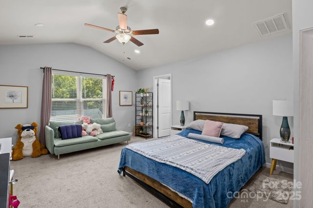 822 Lakehill Road, Charlotte, NC 28214