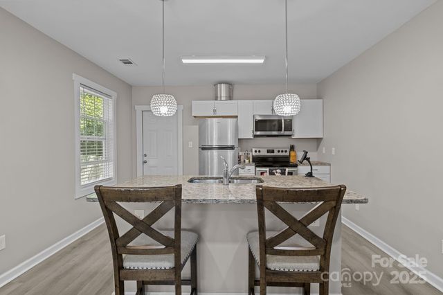 822 Lakehill Road, Charlotte, NC 28214