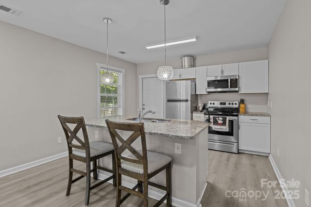 822 Lakehill Road, Charlotte, NC 28214