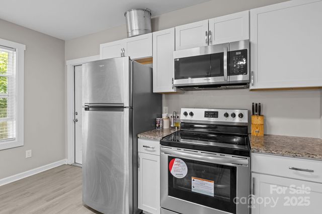 822 Lakehill Road, Charlotte, NC 28214